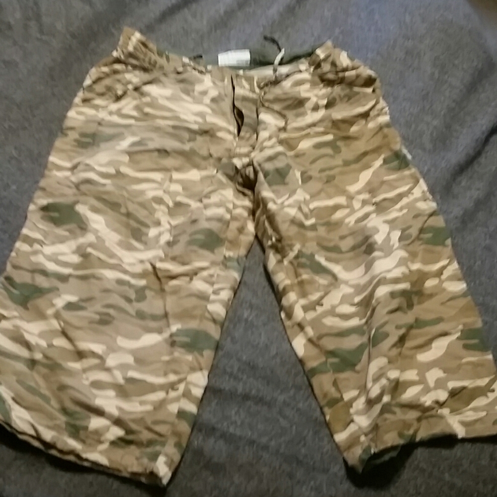 Camouflage Capri